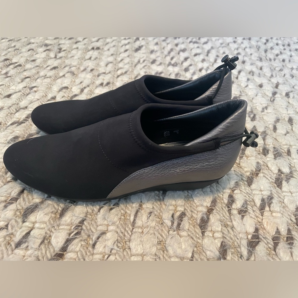 NWOT Arche NY Amazing Black and Gray Slip-On Shoes